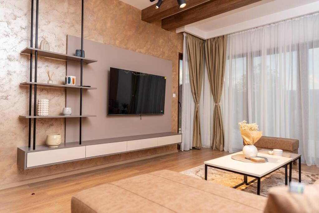 Villa Selzo Lux Pale